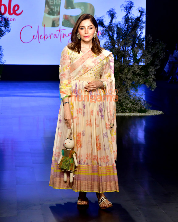 photos kritika kamra and kanika kapoor turn showstoppers for swati kapoors at bombay times fashion week 2025 2