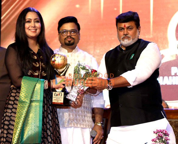 photos mahesh manjrekar anup jalota divyanka tripathi and others grace itfs awards 2025 7