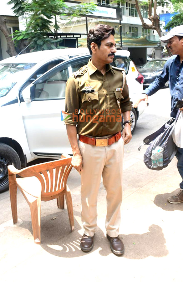 photos nawazuddin siddiqui snapped in khar 2