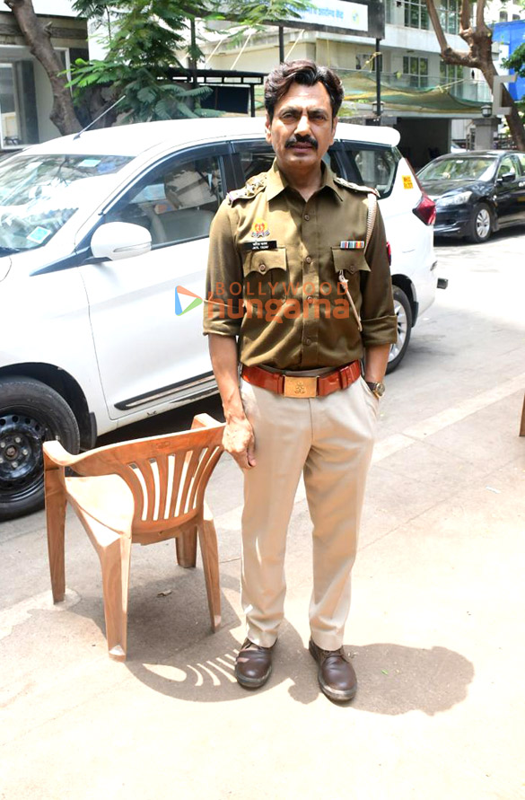 photos nawazuddin siddiqui snapped in khar 6
