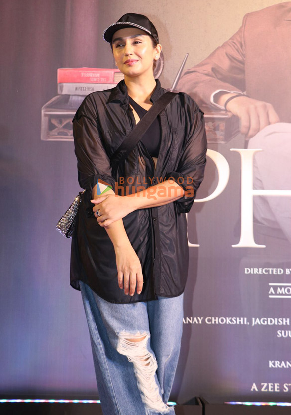 photos rajkummar rao patralekha aahana kumra and others grace the premiere of phule 11