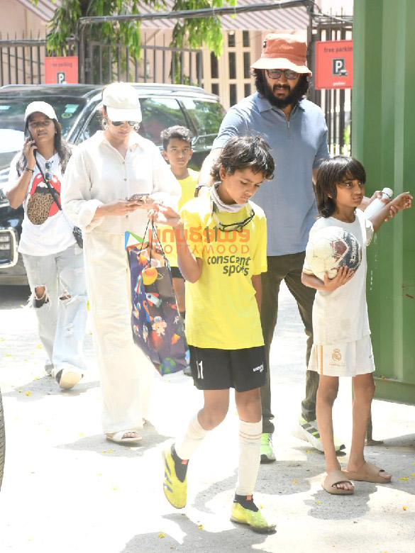 Photos: Riteish Deshmukh and Genelia Deshmukh with kids snapped outside a football ground in Bandra Photos: Riteish Deshmukh and Genelia Deshmukh with kids snapped outside a football ground in Bandra