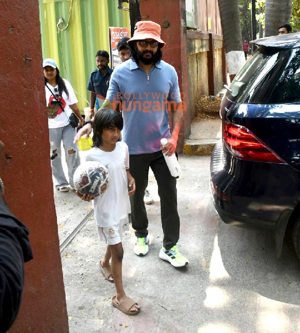 photos riteish deshmukh and genelia deshmukh with kids snapped outside a football ground in bandra 5