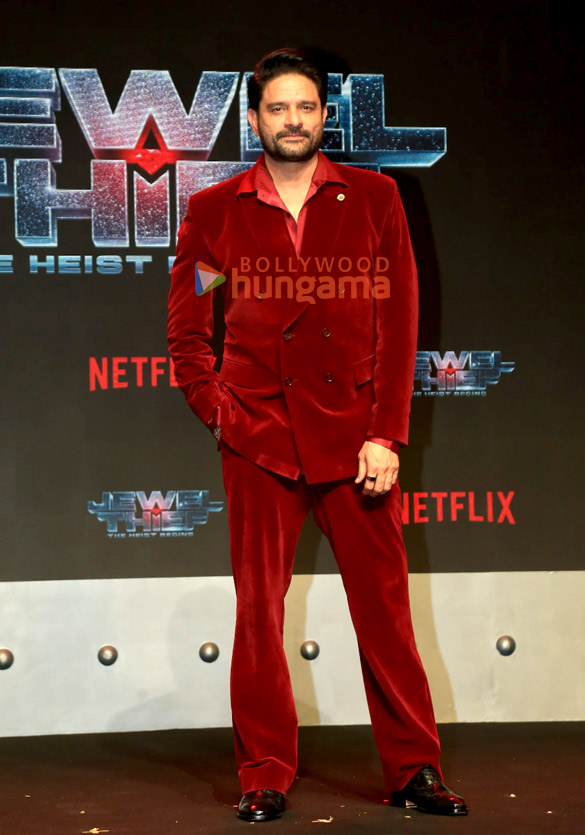 photos saif ali khan jaideep ahlawat nikita dutta and others grace the trailer launch of netflixs jewel thief 2