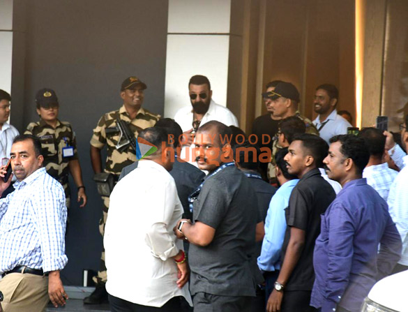 photos sanjay dutt asha bhosle and zanai bhosle snapped at kalina airport 6