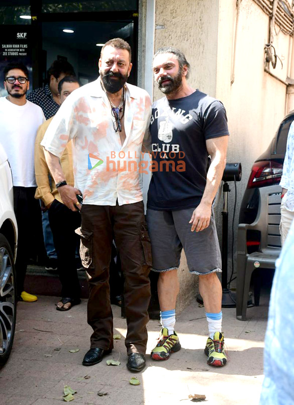 photos sanjay dutt meets sohail khan at the latters office in bandra 6
