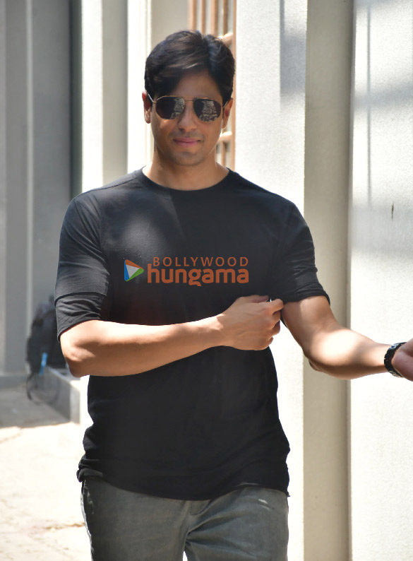 photos sidharth malhotra snapped during a shoot in saki naka 5