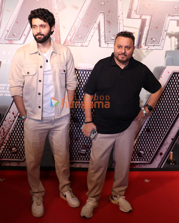 photos sunny deol randeep hooda and others grace the premiere of jaat 098 3