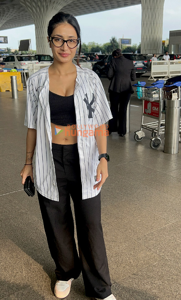 photos varun dhawan natasha dalal and others snapped at the airport 3