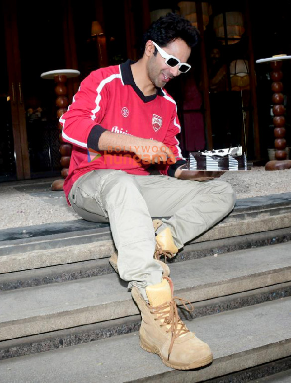 photos varun dhawan celebrates his birthday in advance with a special meet and greet with fans 9