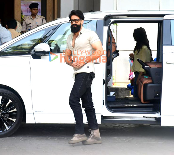 Photos: Yash snapped at Kalina airport Photos: Yash snapped at Kalina airport