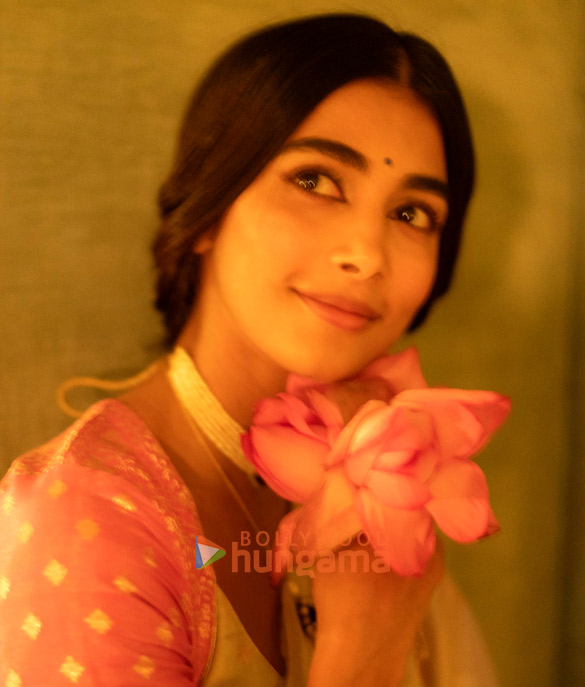 pooja hegde 9 18