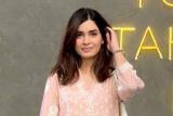 Simplicity wins over everything! Diana Penty gets clicked by paps