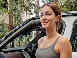 Ananya Panday looks in a hurry?