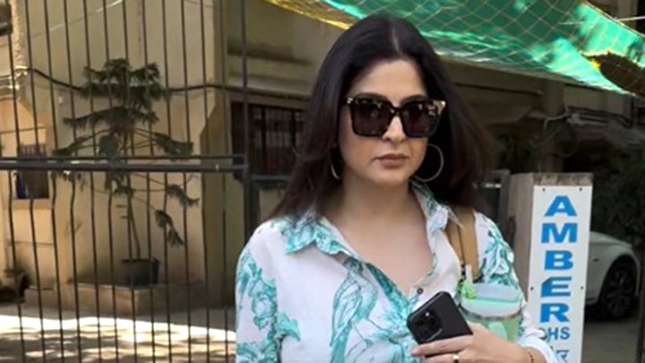 Gorgeous Maheep Kapoor is definitely having a good hair day