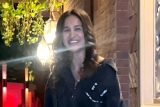 Her smile is to die for! Aisha Sharma greets paps as she gets clicked