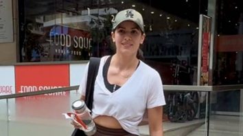 Natasa Stankovic greeting her fans with a picture