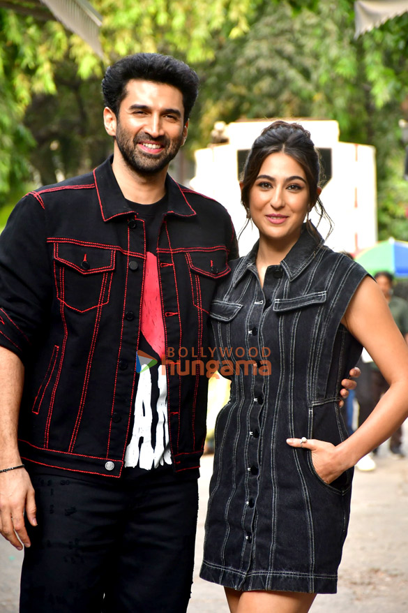 photos aditya roy kapur and sara ali khan snapped promoting their film metro in dino 3