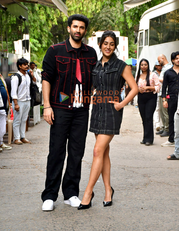 photos aditya roy kapur and sara ali khan snapped promoting their film metro in dino 4