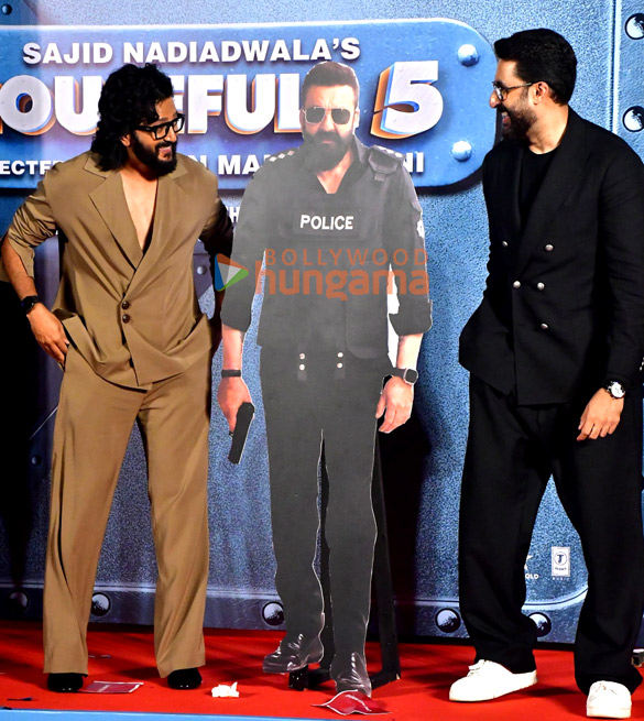 photos akshay kumar abhishek bachchan riteish deshmukh and others grace the trailer launch of housefull 5 3