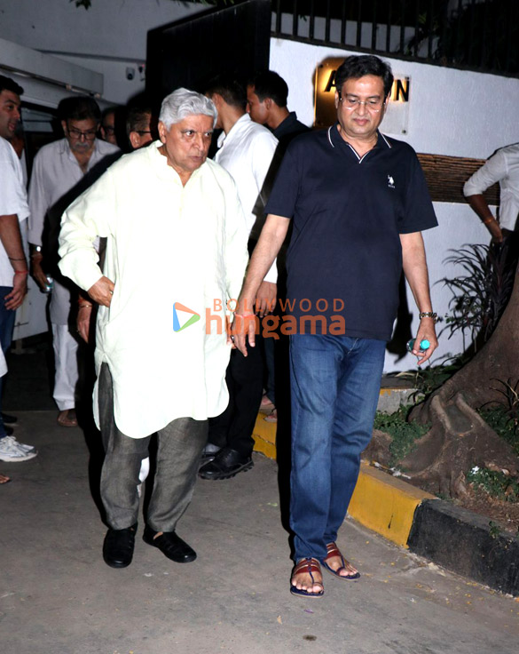 photos anil kapoor arjun kapoor harsh varrdhan kapoor padmini kolhapure and baba azmi snapped at boney kapoors house 6