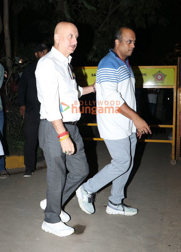 photos anil kapoor arjun kapoor harsh varrdhan kapoor padmini kolhapure and others snapped at boney kapoors house 280 2