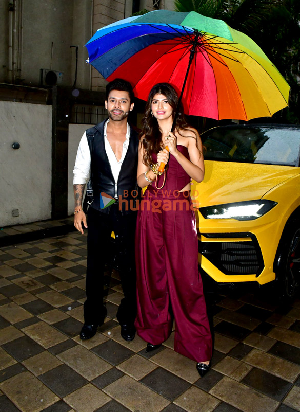 photos anjini dhawan and janki bodiwala snapped at t series office 2