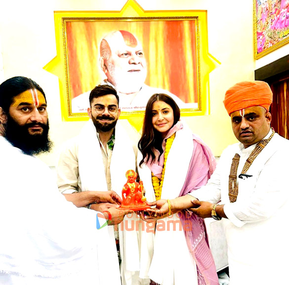 Photos: Anushka Sharma and Virat Kohli snapped while taking blessings at Hanuman Garhi temple in Ayodhya Photos: Anushka Sharma and Virat Kohli snapped while taking blessings at Hanuman Garhi temple in Ayodhya