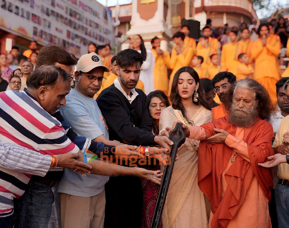 photos avinash tiwari medha shankr and other members of ginny wedss sunny 2 team seek blessings at rishikeshs ganga aarti 1