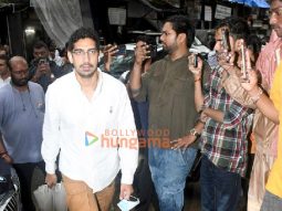 Photos: Ayan Mukerji, Ashutosh Gowariker and others attend the last rites of Rono Mukerji