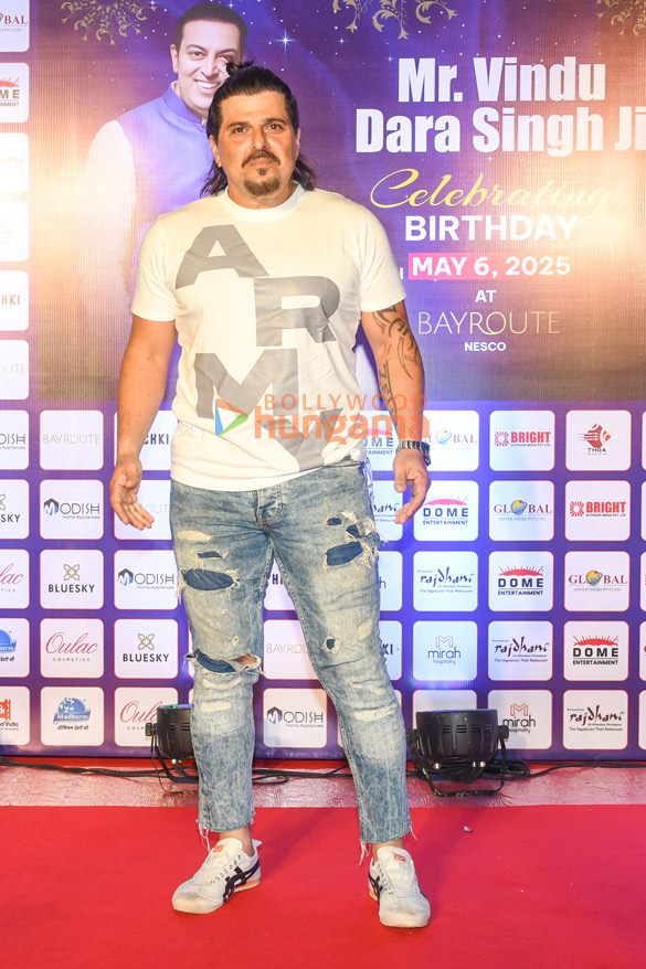 photos celebs grace vindu dara singhs birthday bash 6 5 6 20