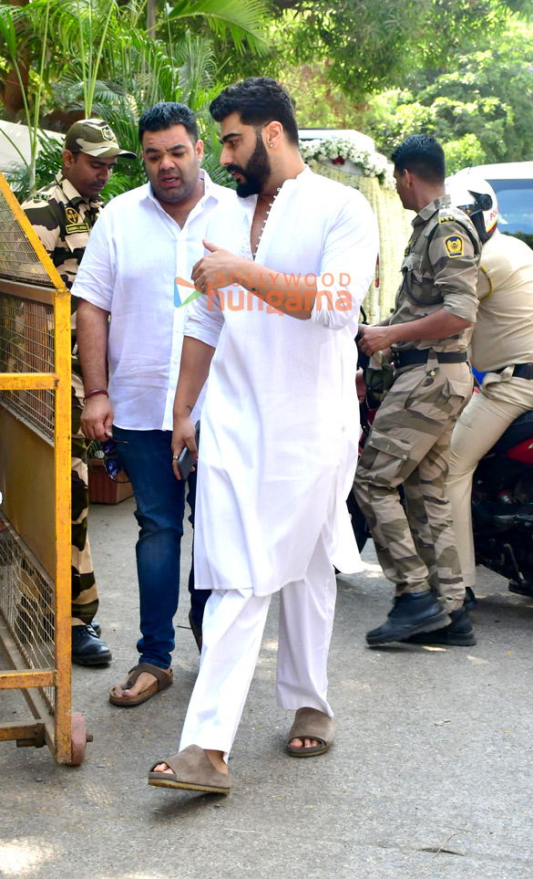 photos celebs snapped at the funeral of the late nirmala kapoor 1