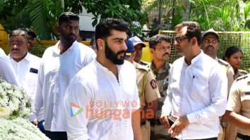 Photos: Celebs snapped at the funeral of the late Nirmala Kapoor