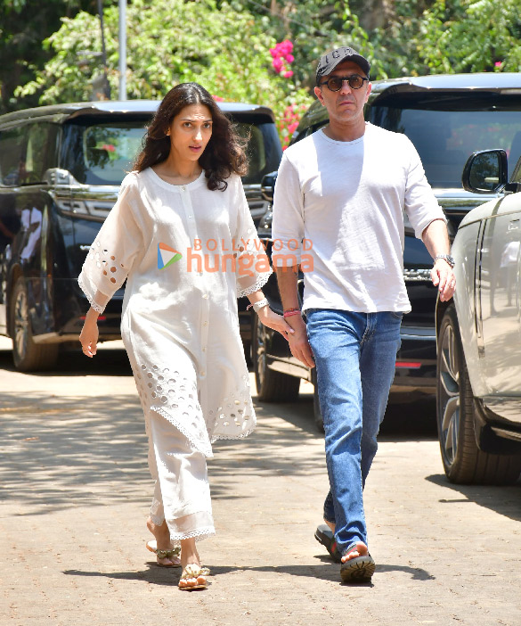 photos celebs snapped at the funeral of the late nirmala kapoor 15