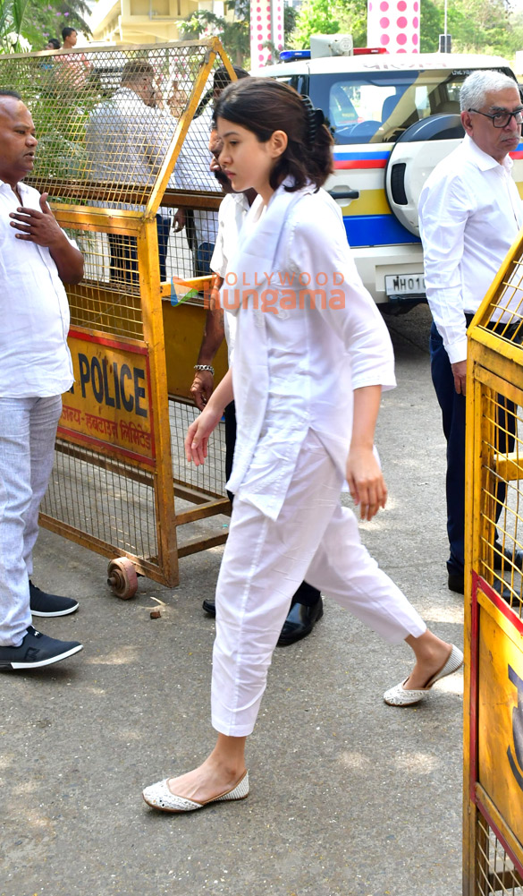 photos celebs snapped at the funeral of the late nirmala kapoor 5