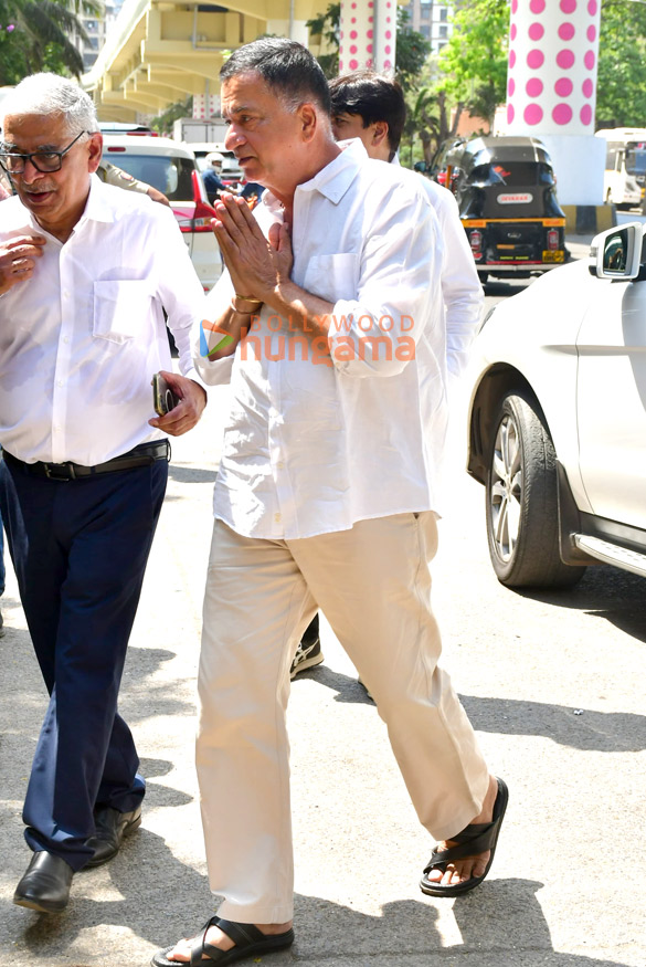 photos celebs snapped at the funeral of the late nirmala kapoor 9