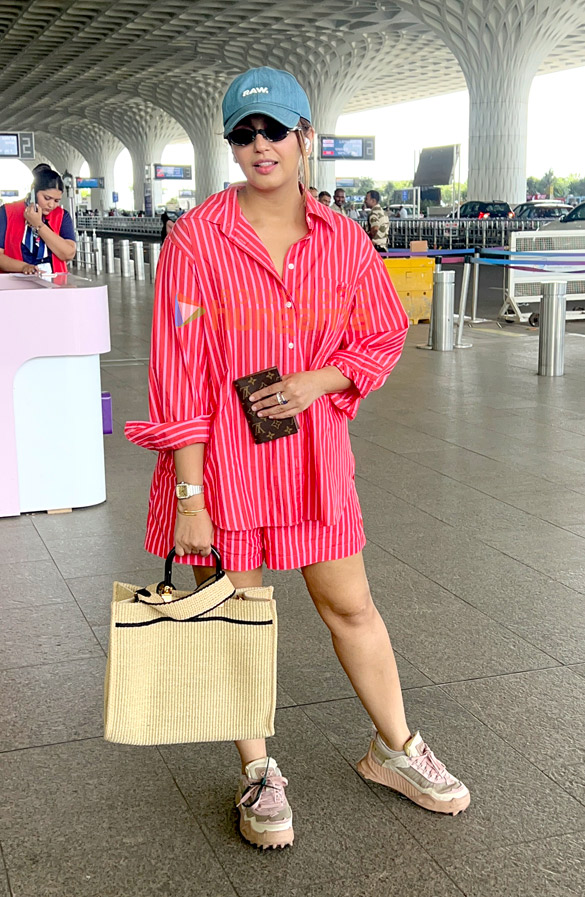photos huma qureshi and sherlyn chopra snapped at the airport 3