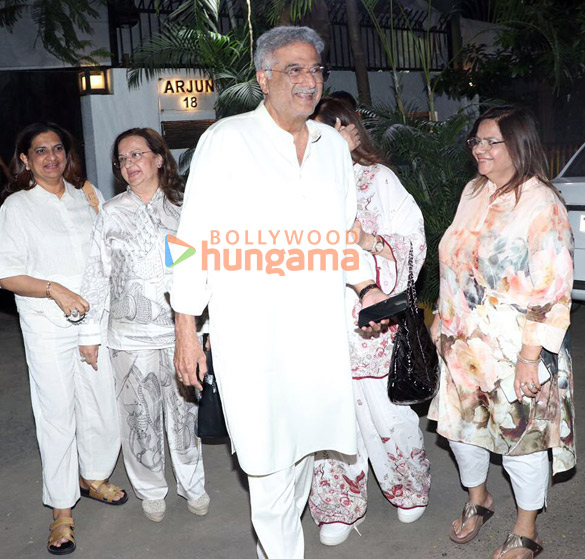 photos janhvi kapoor khushi kapoor farah khan and others snapped at anil kapoors late mother nirmala kapoors house 2 3