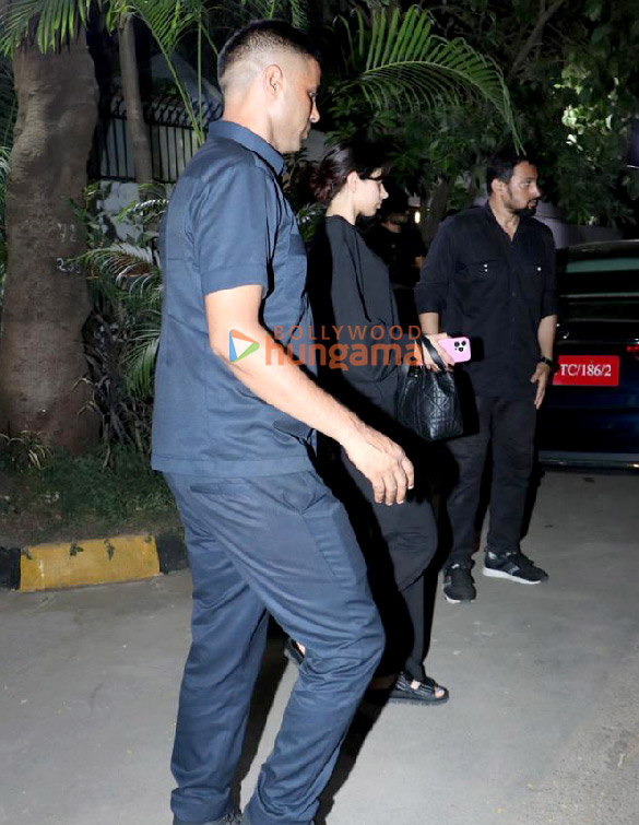 photos janhvi kapoor khushi kapoor farah khan and others snapped at anil kapoors late mother nirmala kapoors house 2