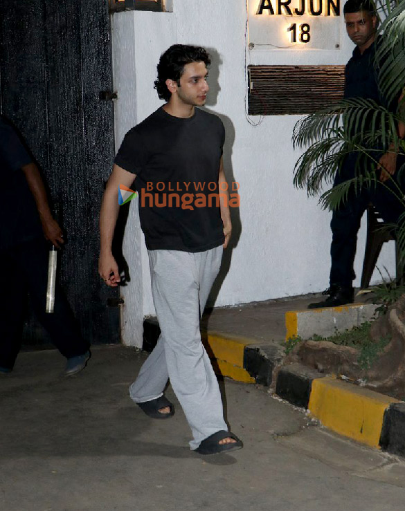 photos janhvi kapoor khushi kapoor farah khan and others snapped at anil kapoors late mother nirmala kapoors house 4