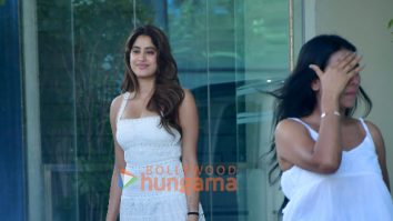 Photos: Janhvi Kapoor snapped in Andheri
