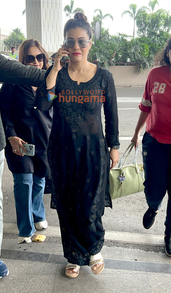photos kajol snapped at the airport 4