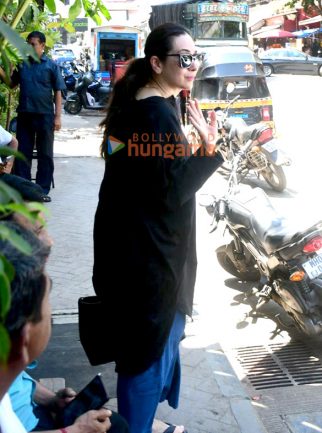 Photos: Karisma Kapoor snapped outside a restaurant in Bandra