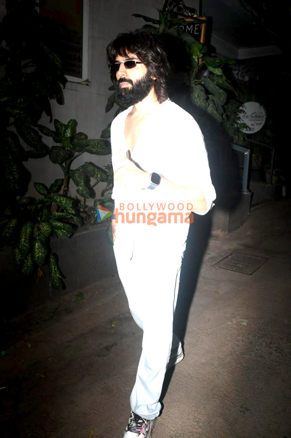 photos kartik aaryan snapped at krome studio in bandra 3