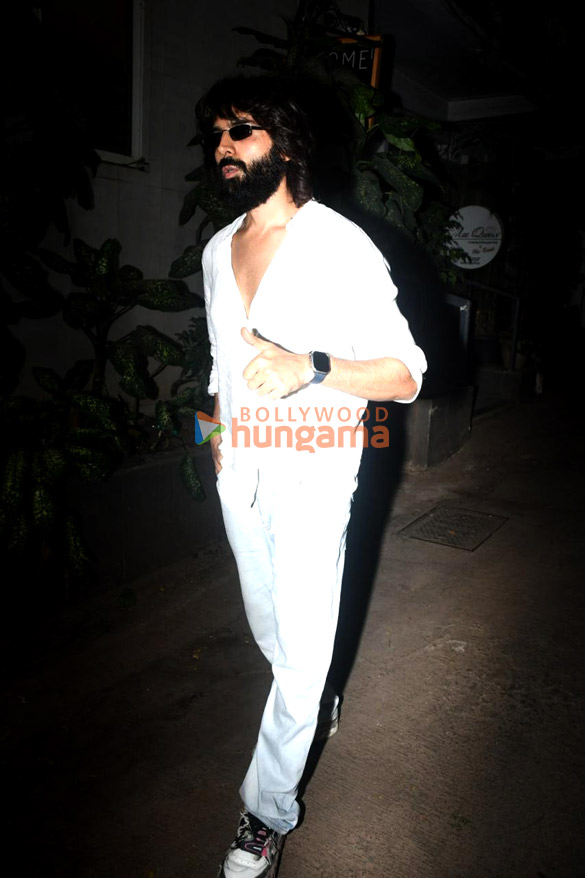 Photos: Kartik Aaryan snapped at Krome Studio in Bandra Photos: Kartik Aaryan snapped at Krome Studio in Bandra