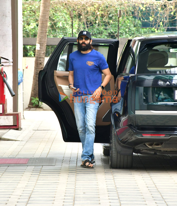 photos kartik aaryan snapped at t series office 1
