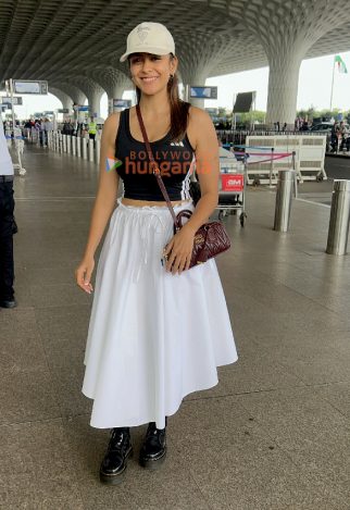 Photos: Mrunal Thakur, Raveena Tandon, Arjun Kapoor and others snapped at the airport