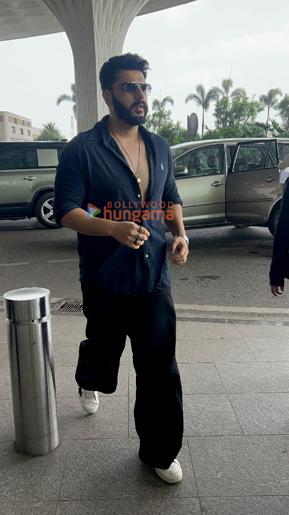 photos mrunal thakur raveena tandon arjun kapoor and others snapped at the airport 3