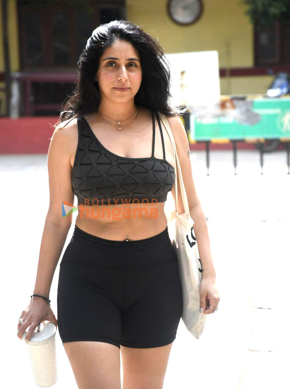 photos neha bhasin snapped outside the gym in bandra 2 7