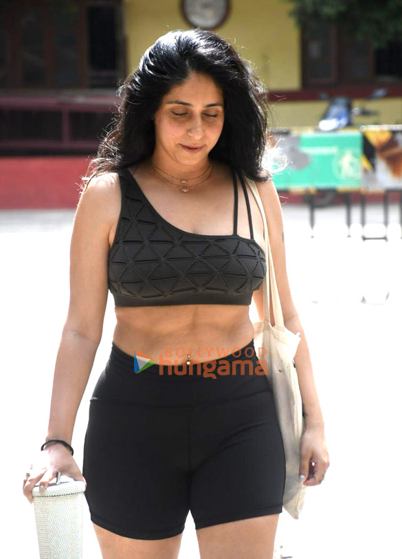 photos neha bhasin snapped outside the gym in bandra 3 7